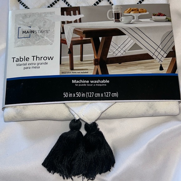 Mainstays White /Black Stripe Boarder & Tassel Table Throw 50x 50 - Picture 10 of 13